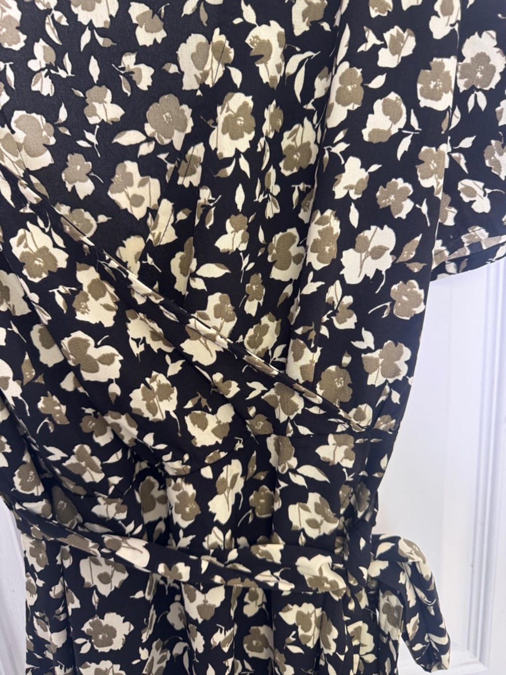 Sadie & Sage Anthro Faux Wrap Floral Mini Dress Taupe Black Boho M - Picture 4 of 7